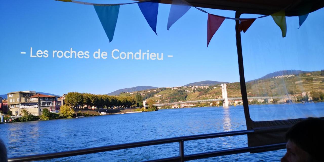 Comme A La Maison Clonas-sur-Vareze Exterior foto